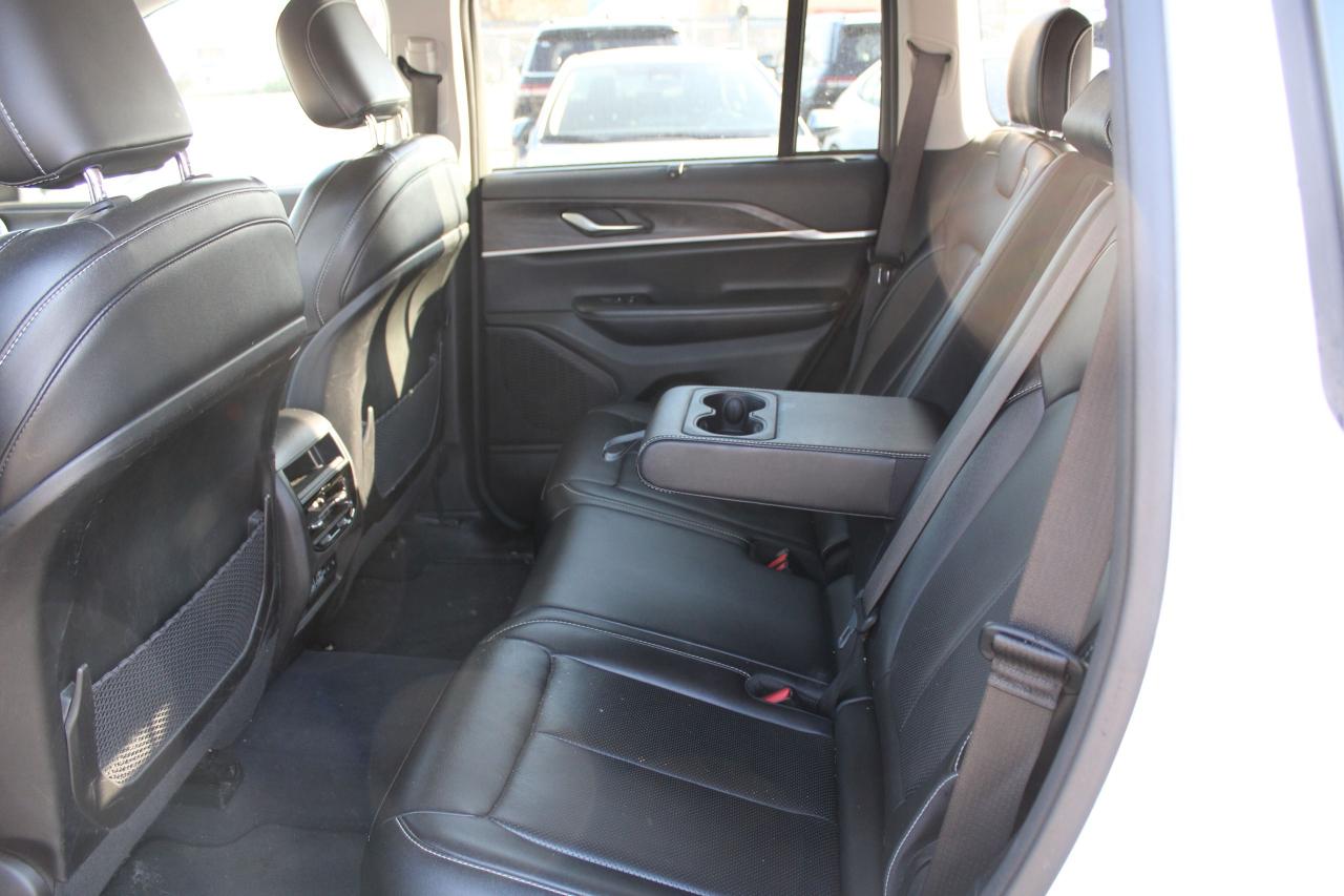 2023 Jeep Grand Cherokee LIMITED 4X4 - Photo #16