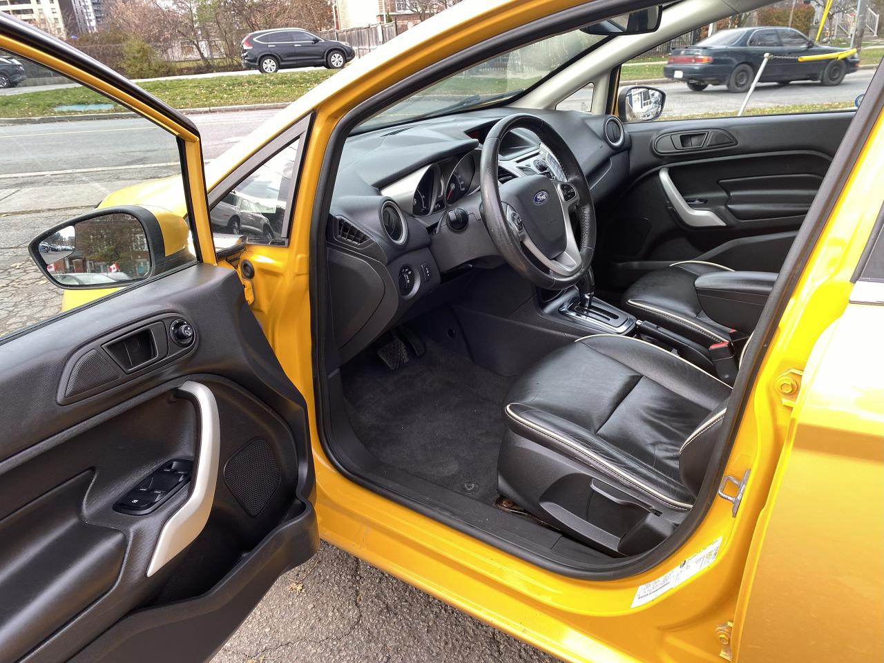 2011 Ford Fiesta Automatic/Gas Saver/Leather/Sunroof/Bluetooth - Photo #11