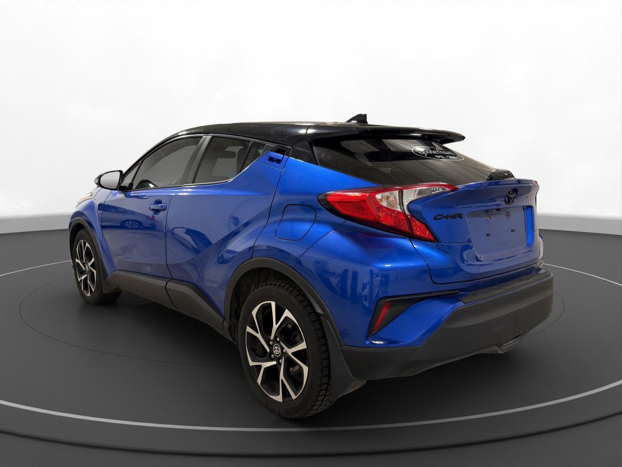 2021 Toyota C-HR XLE - Photo #6