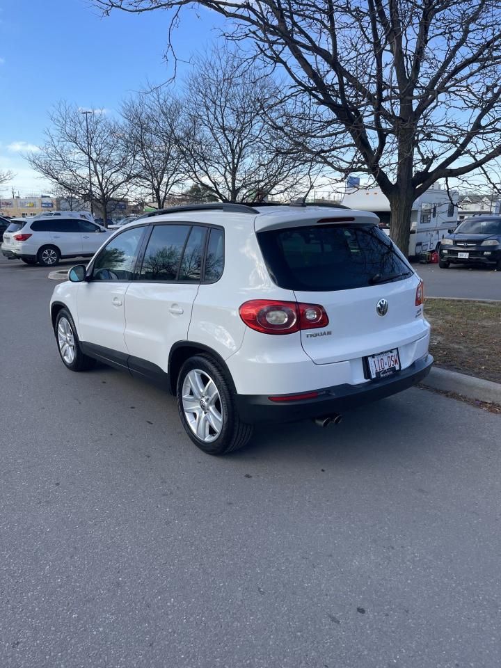 2011 Volkswagen Tiguan HIGHLINE   PANORAMIC ROOF   ONLY 154,000 KMS - Photo #3