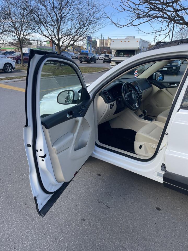 2011 Volkswagen Tiguan HIGHLINE   PANORAMIC ROOF   ONLY 154,000 KMS - Photo #6