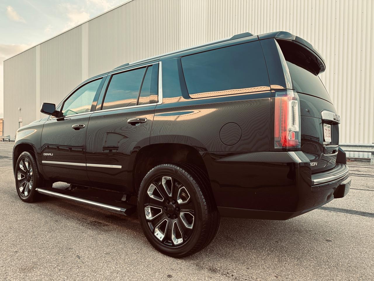 2018 GMC Yukon Denali 6.2L Triple Black Photo4