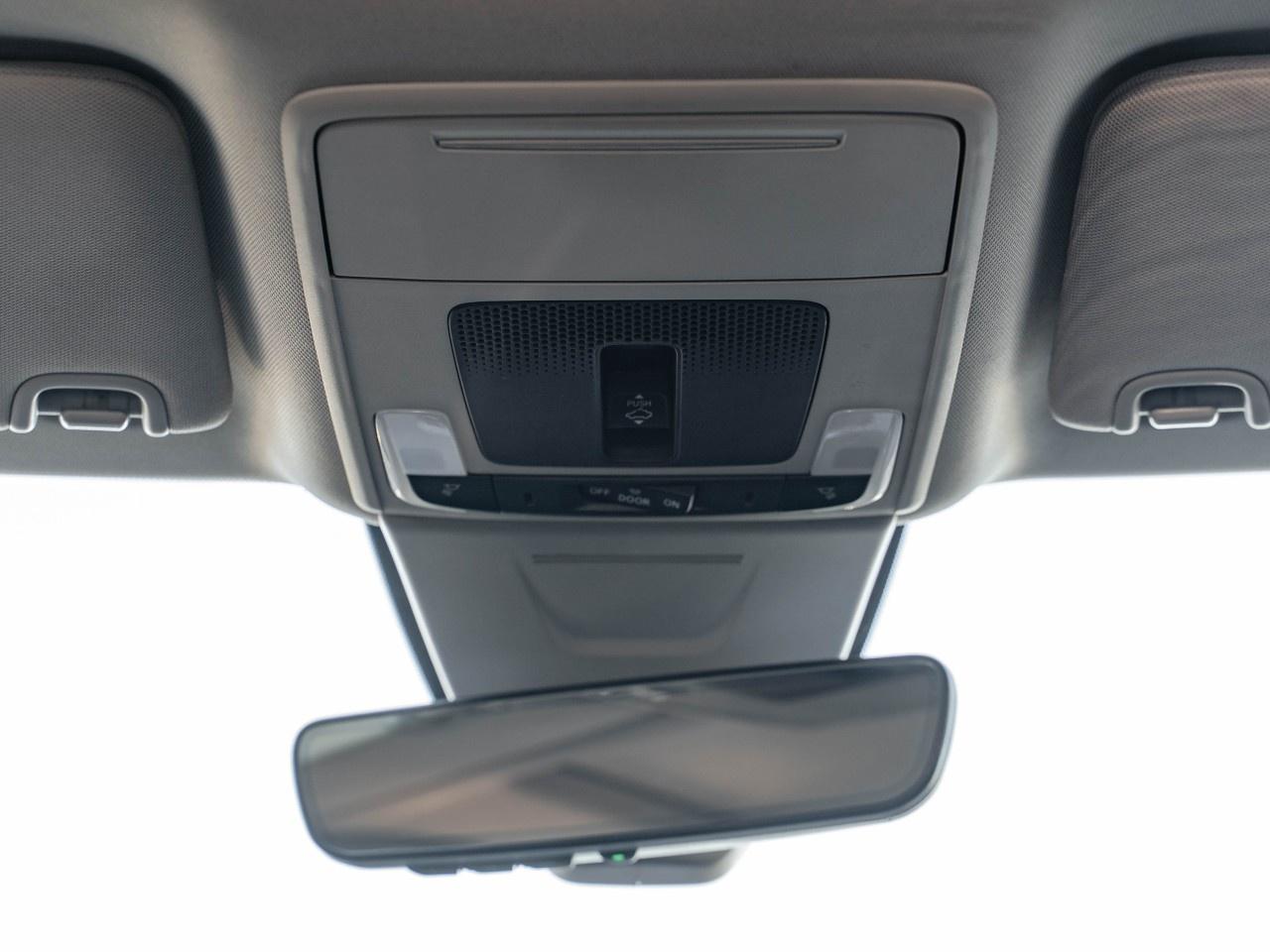 2022 Honda Civic Sedan TOURING CVT SEDAN Photo