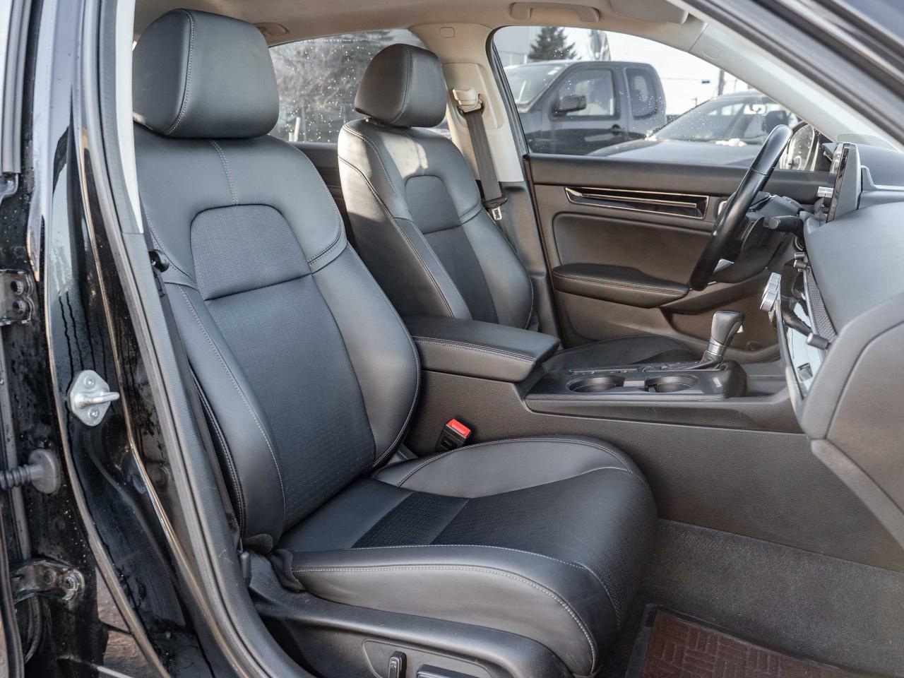 2022 Honda Civic Sedan TOURING CVT SEDAN Photo