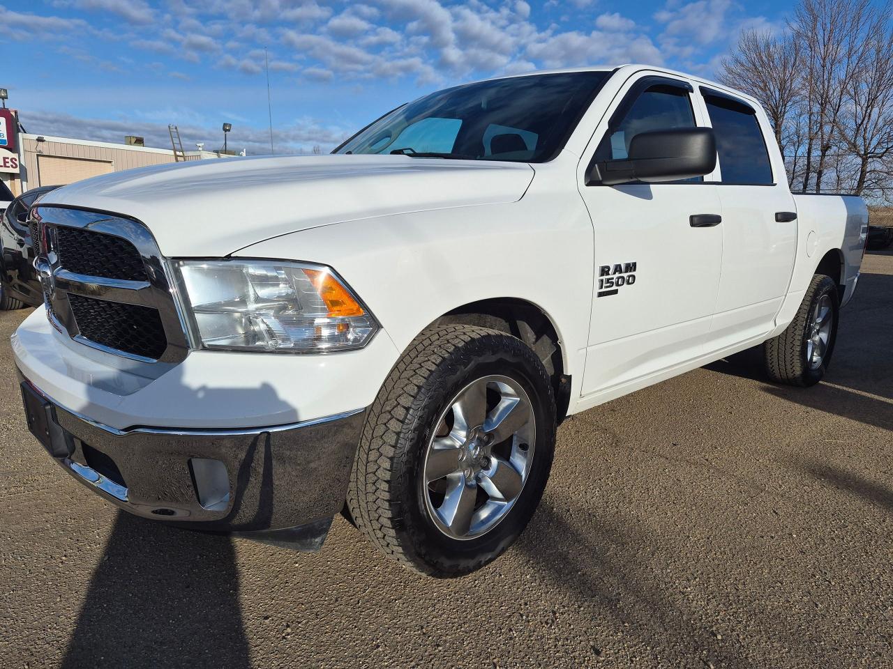 2019 RAM 1500 Classic SLT Crewcab 4x4, Htd Steering & Seats, Remote, Tow - Photo #3