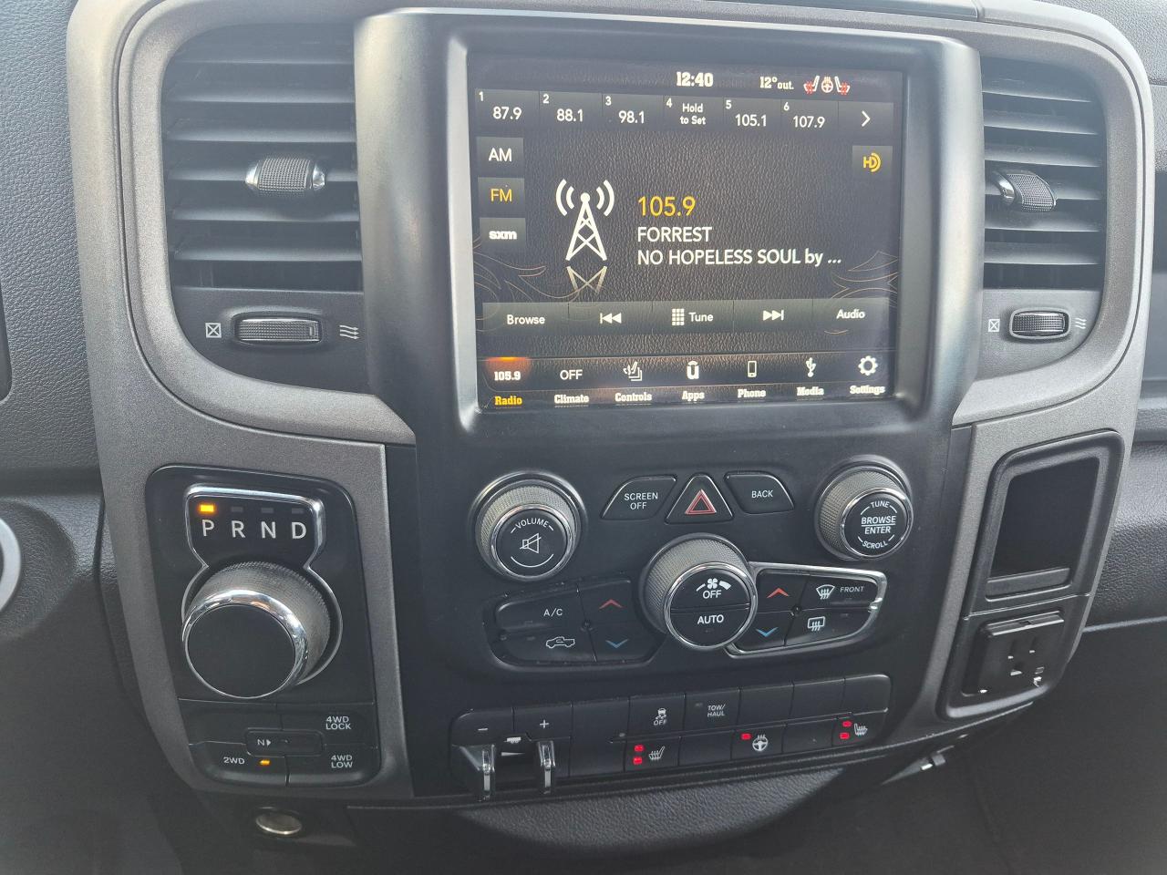 2019 RAM 1500 Classic SLT Crewcab 4x4, Htd Steering & Seats, Remote, Tow - Photo #25