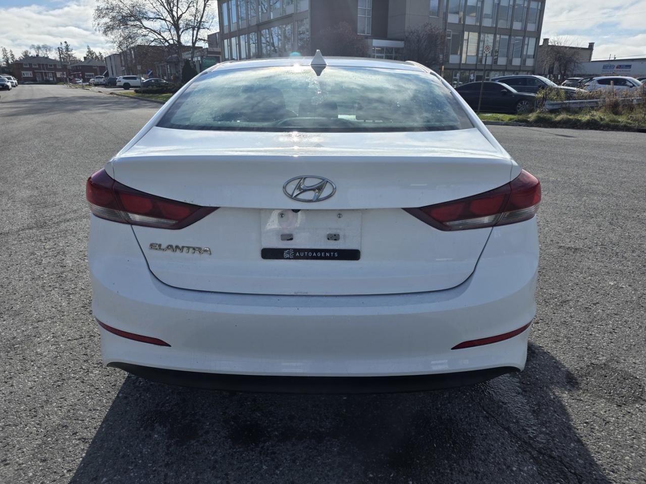 2017 Hyundai Elantra Limited - Photo #4