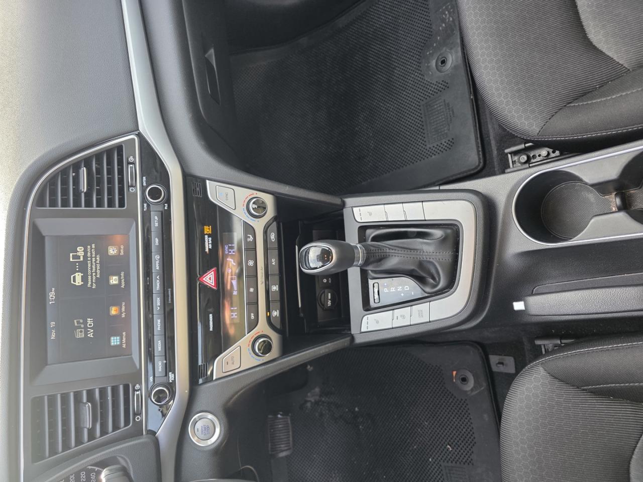 2017 Hyundai Elantra Limited - Photo #11