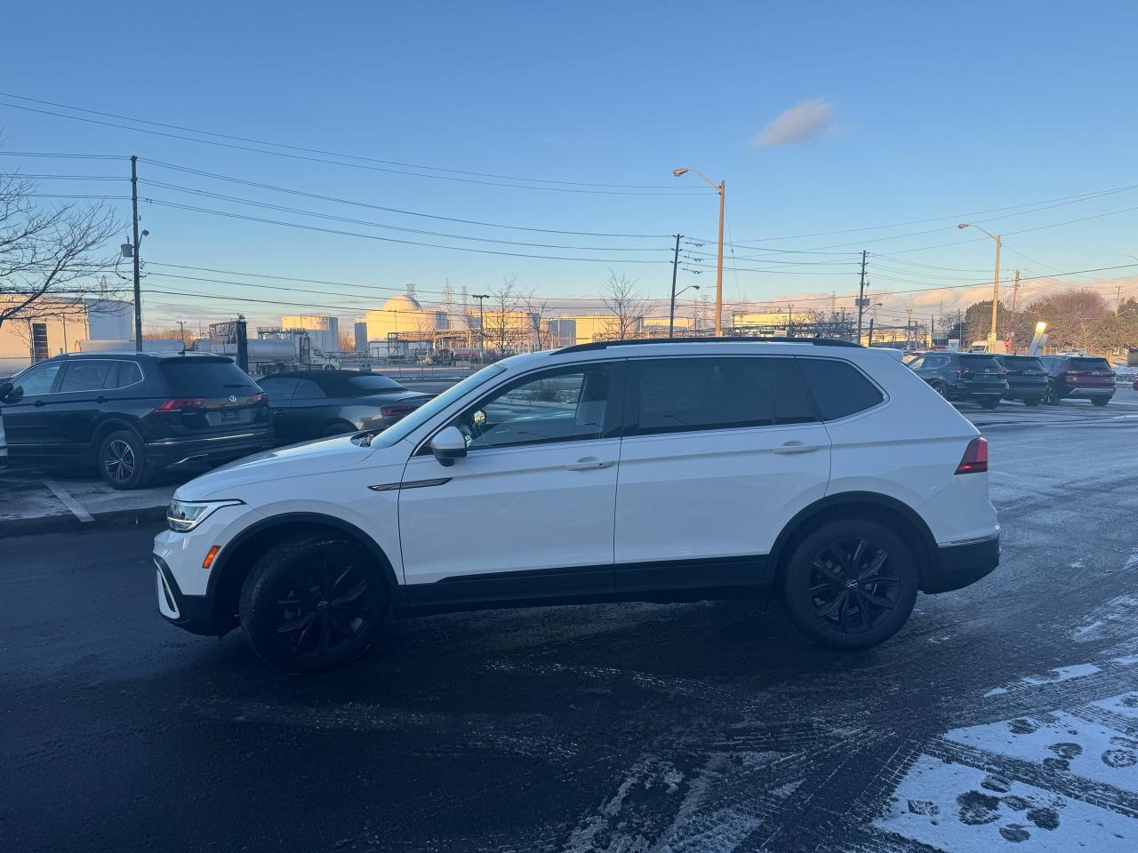 2024 Volkswagen Tiguan COMFORTLINE AWD LEATHER CARPLAY B/SPOT L/ASSIST Photo