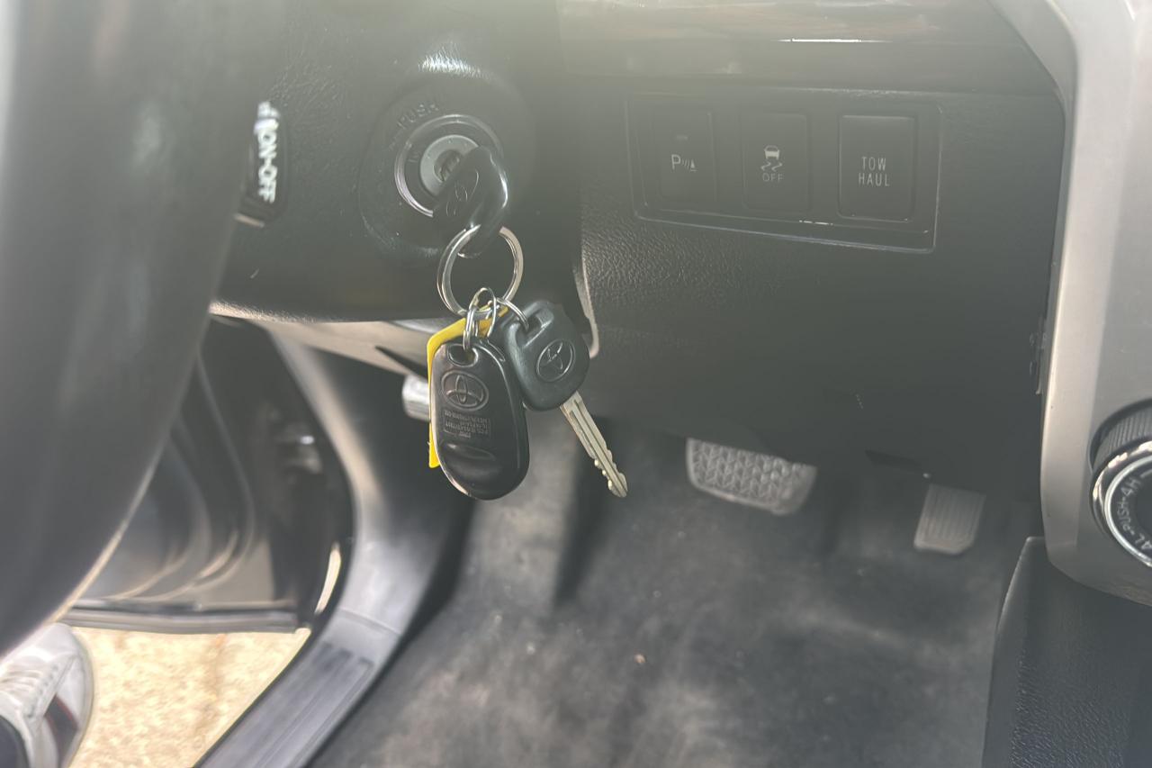 2014 Toyota Tundra Limited  - Photo #12