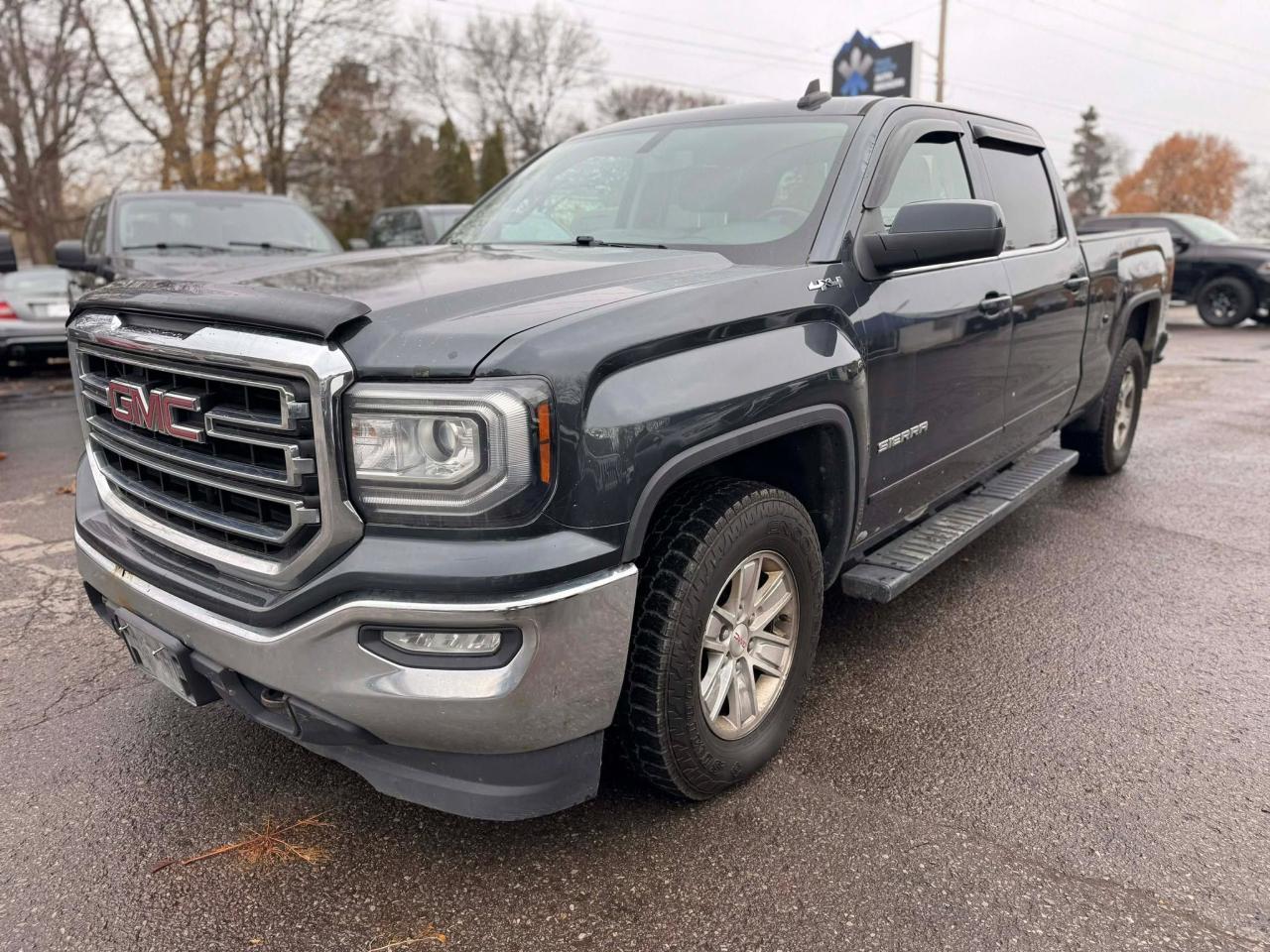 2017 GMC Sierra 1500 SLE Photo2