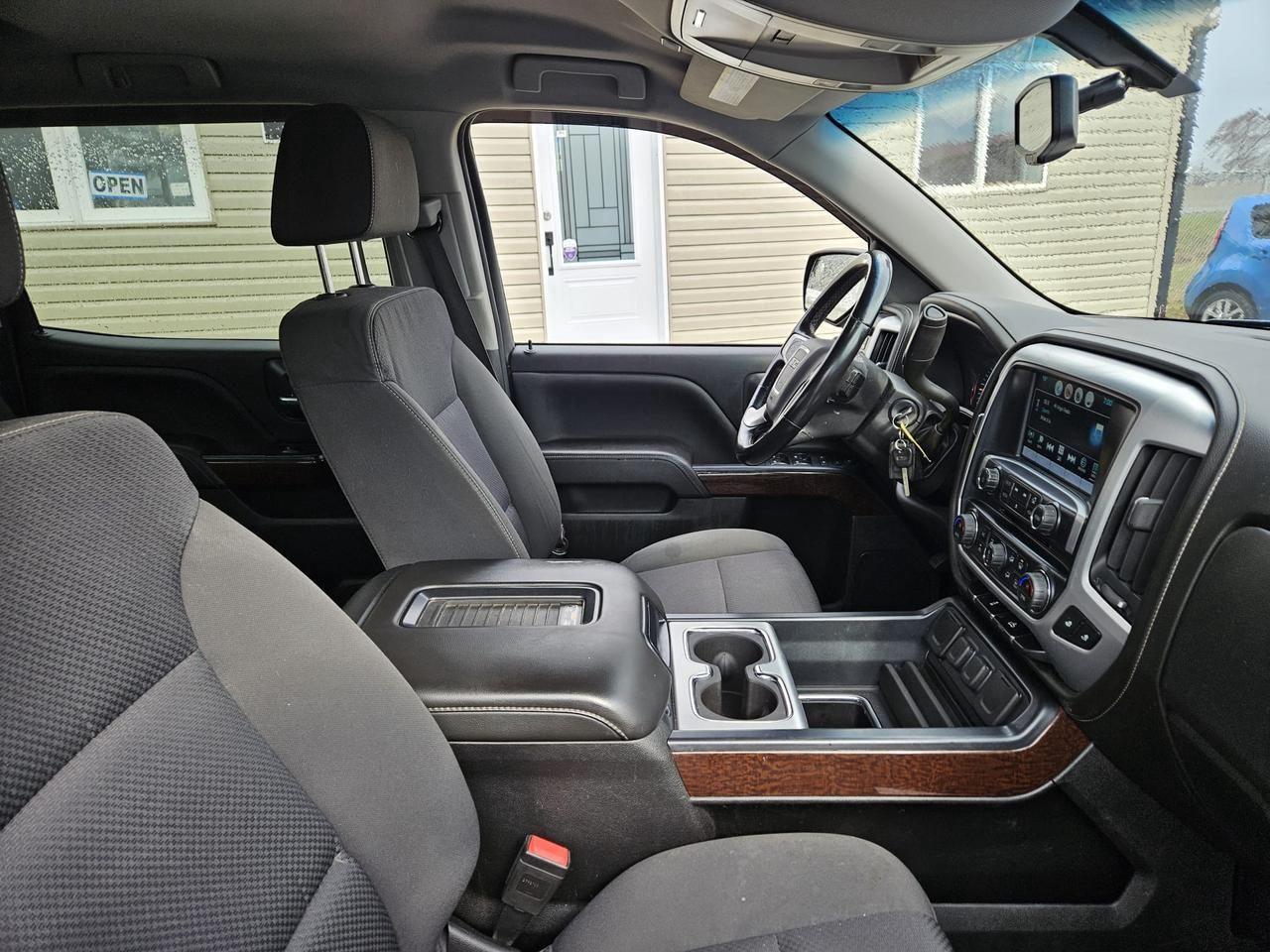 2017 GMC Sierra 1500 4WD CREW CAB 153.0" SLE Photo