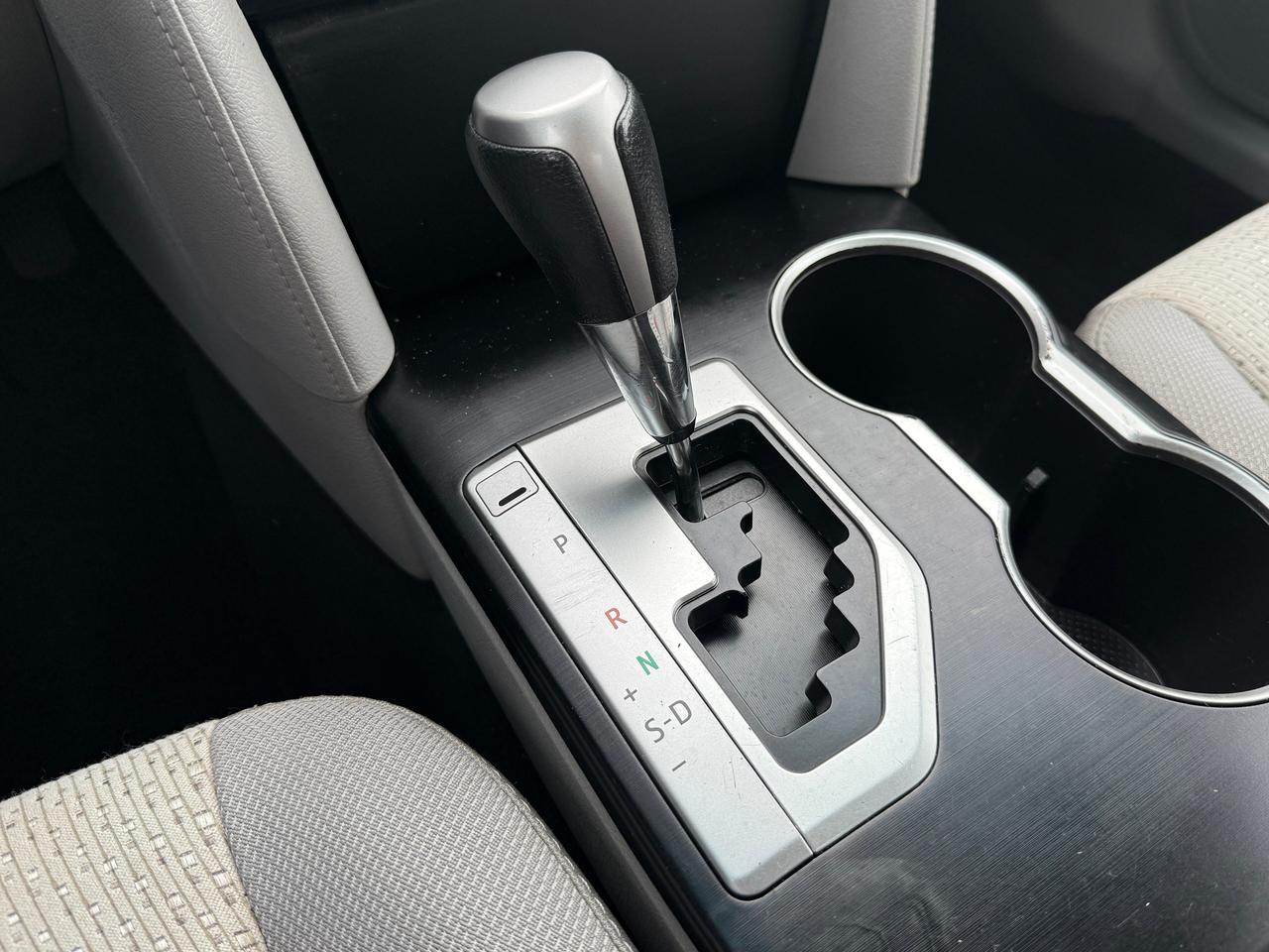 2014 Toyota Camry LE FINANCING AVAILABLE Photo12