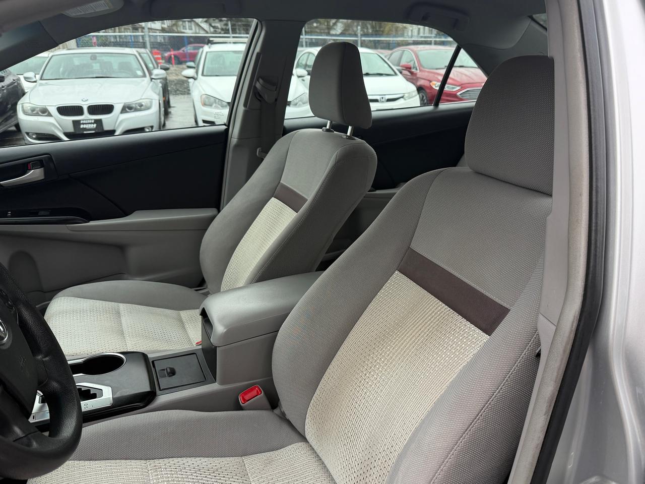 2014 Toyota Camry LE FINANCING AVAILABLE Photo9