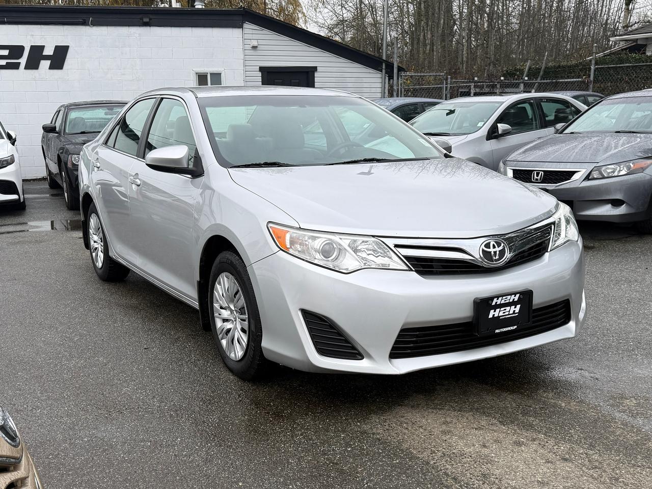 2014 Toyota Camry LE FINANCING AVAILABLE Photo3