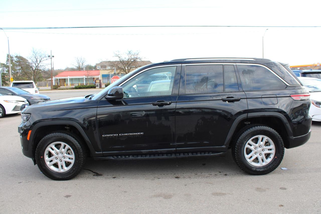 2023 Jeep Grand Cherokee LAREDO 4x4 - Photo #4