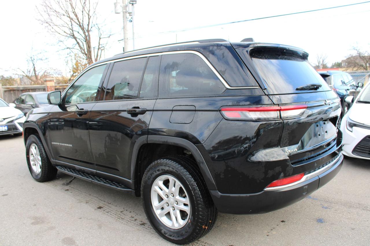 2023 Jeep Grand Cherokee LAREDO 4x4 - Photo #5