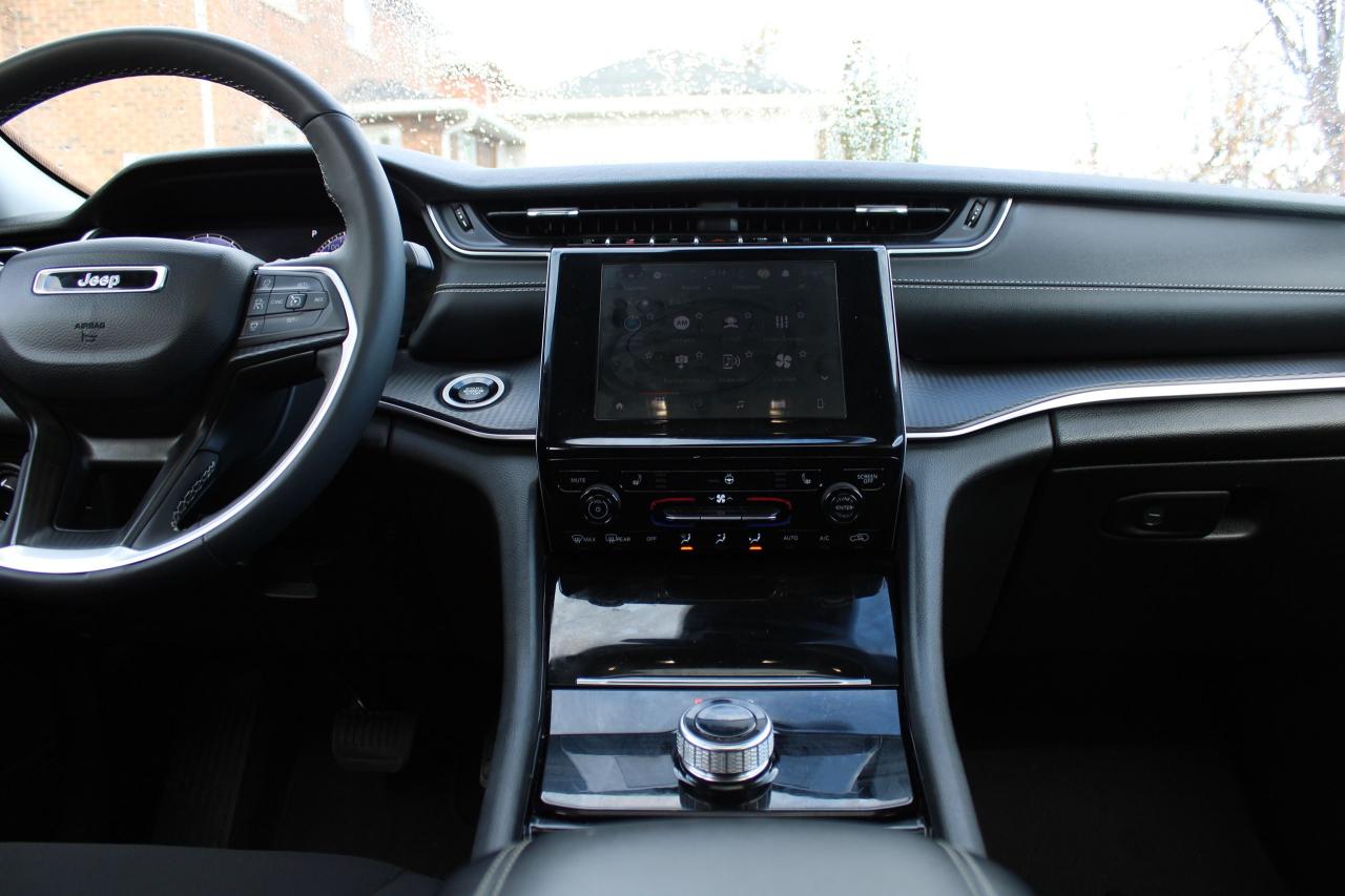 2023 Jeep Grand Cherokee LAREDO 4x4 - Photo #14