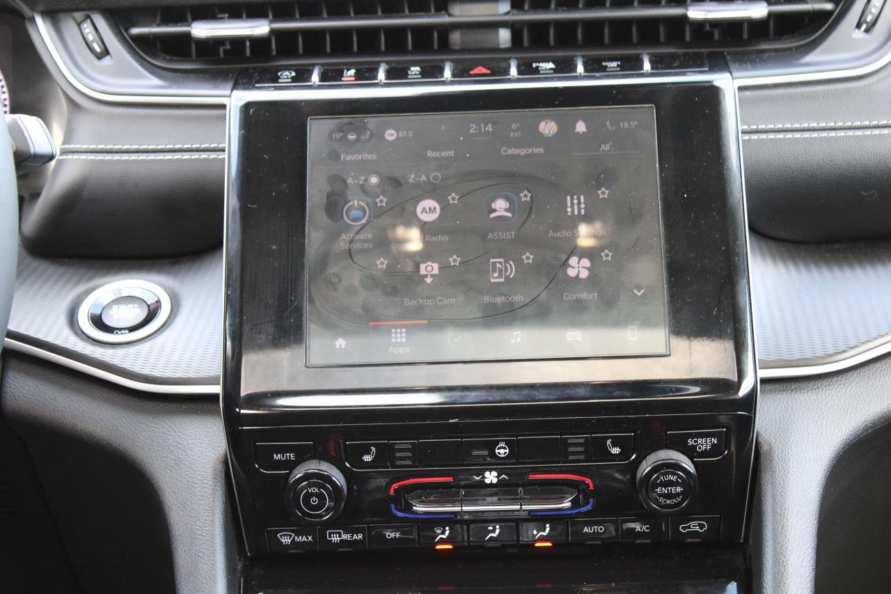 2023 Jeep Grand Cherokee LAREDO 4x4 - Photo #18