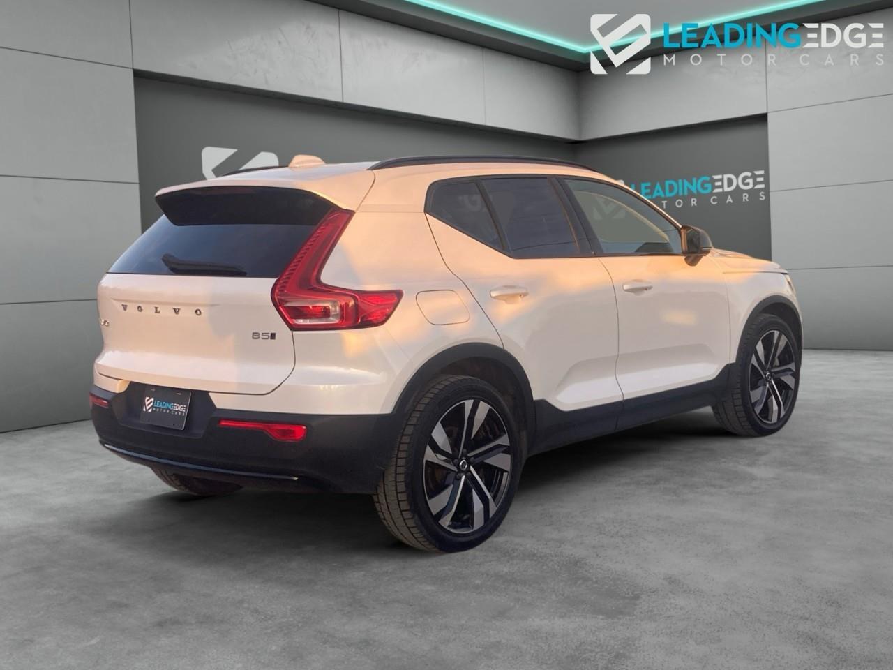 2024 Volvo XC40 B5 Plus Dark Theme Photo3