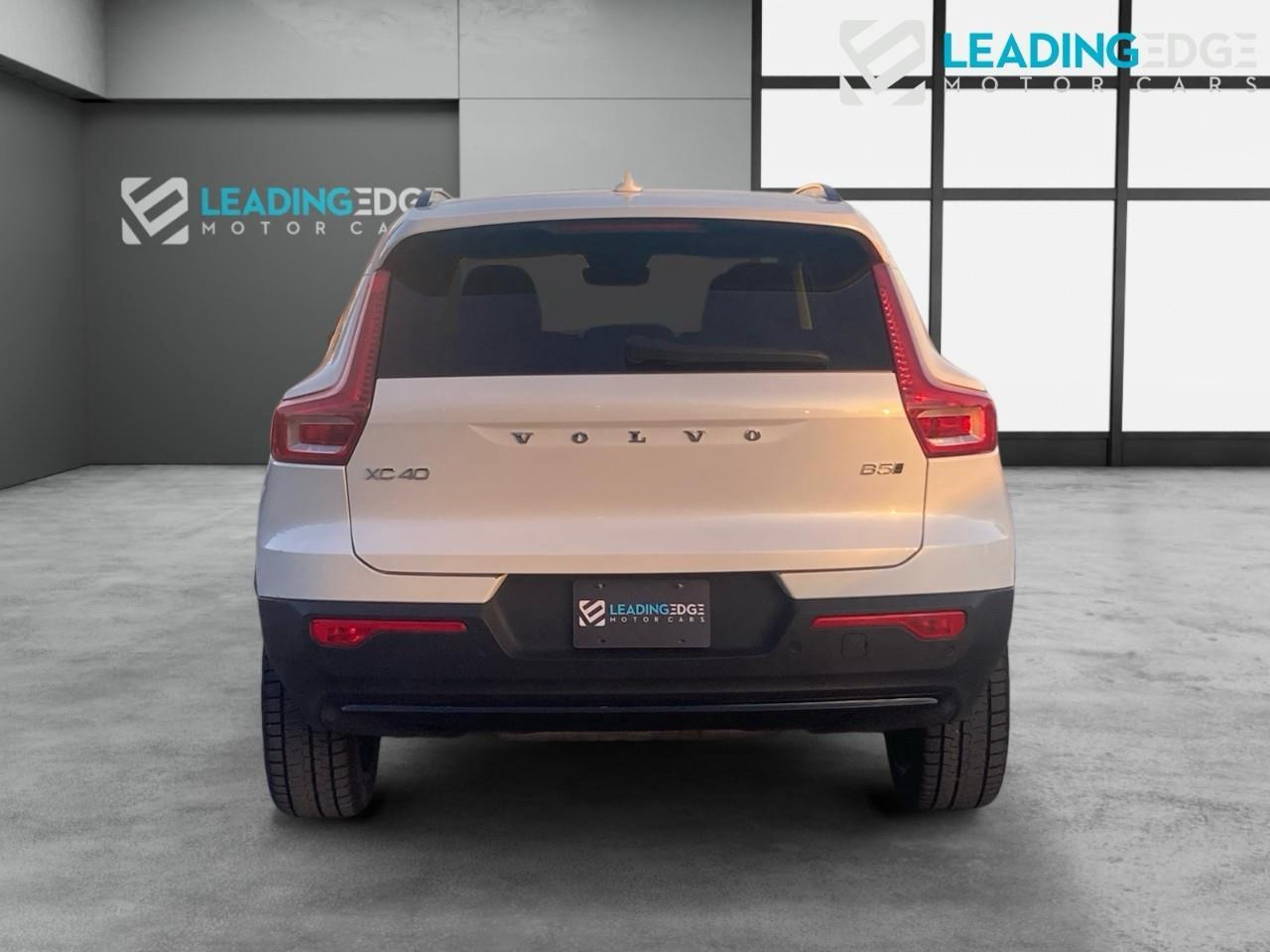 2024 Volvo XC40 B5 Plus Dark Theme Photo