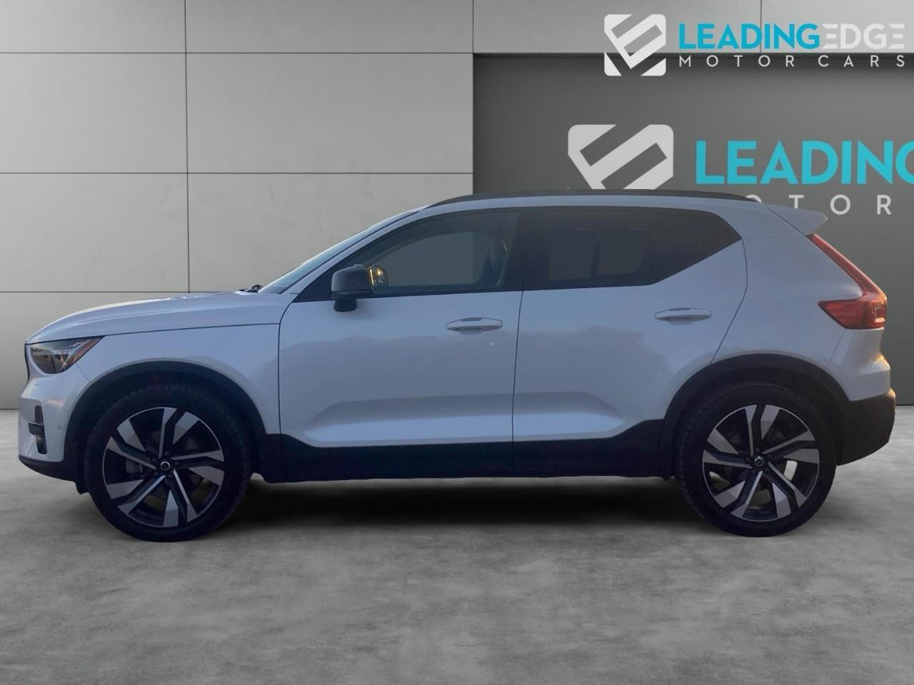 2024 Volvo XC40 B5 Plus Dark Theme Photo