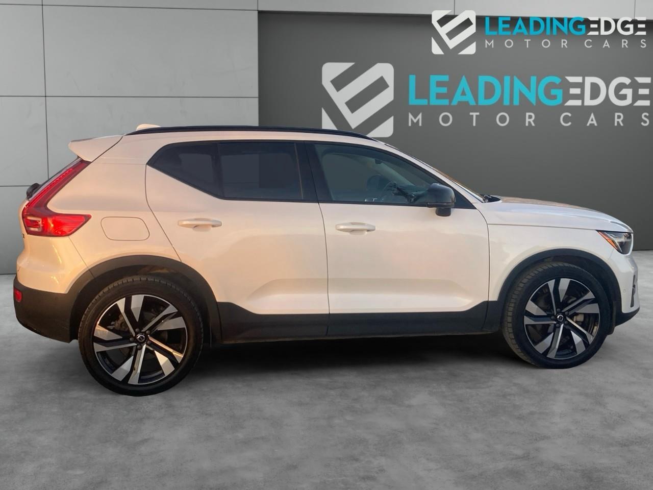 2024 Volvo XC40 B5 Plus Dark Theme Photo