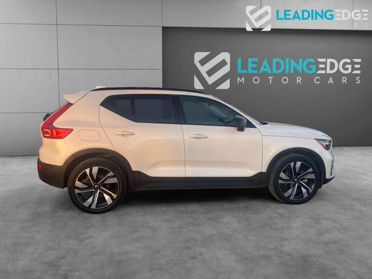 2024 Volvo XC40 B5 Plus Dark Theme Photo