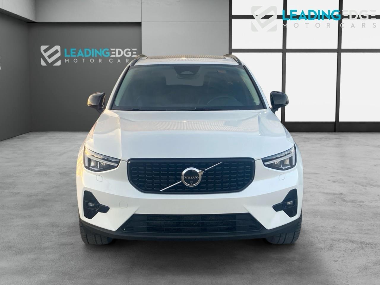 2024 Volvo XC40 B5 Plus Dark Theme Photo