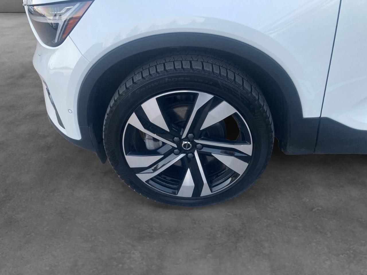 2024 Volvo XC40 B5 Plus Dark Theme Photo