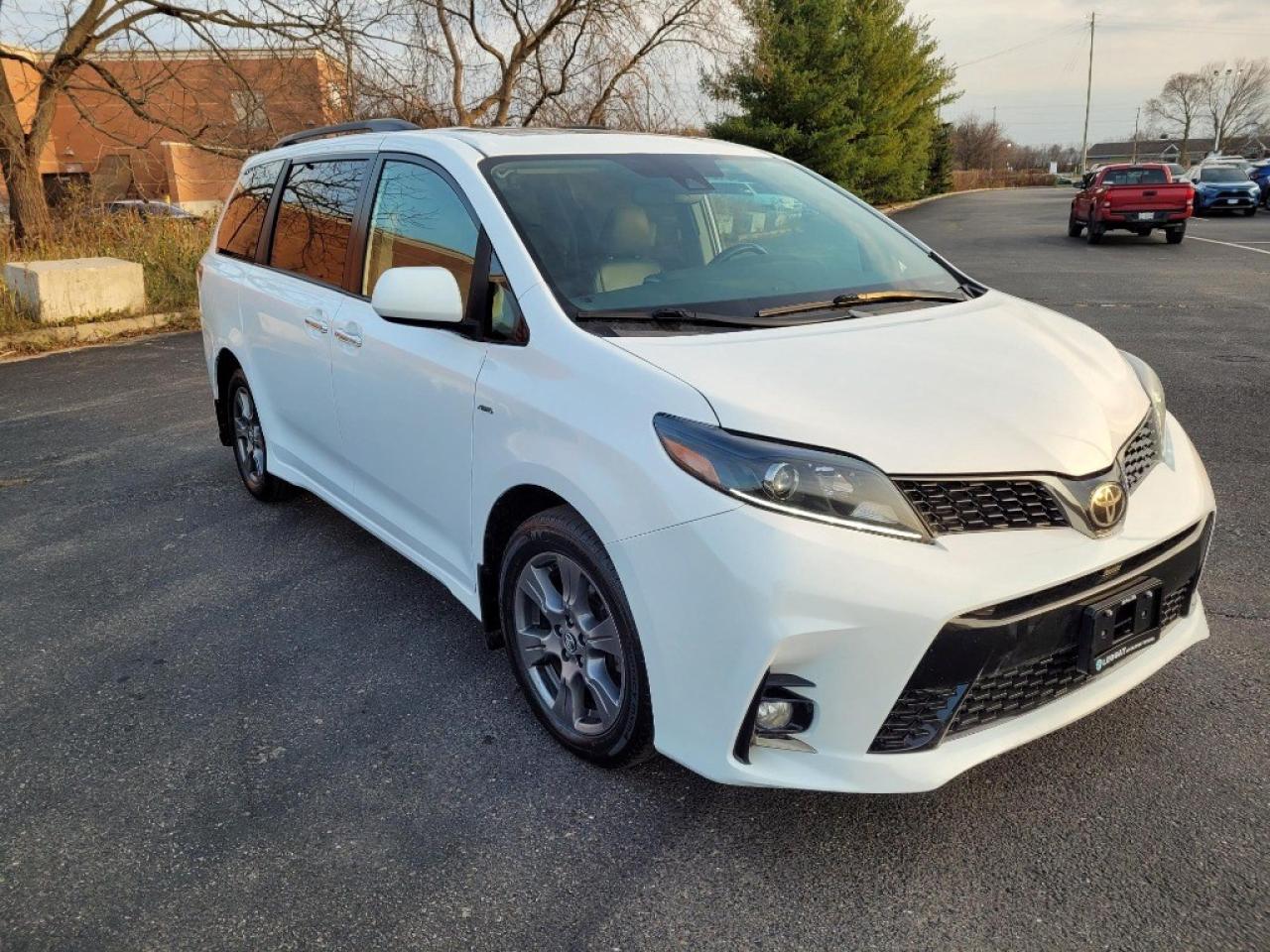 2020 Toyota Sienna SE 7-Passenger AWD Photo