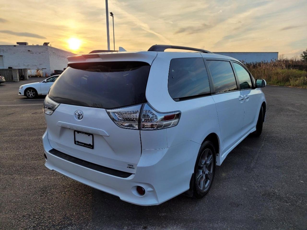 2020 Toyota Sienna SE 7-Passenger AWD Photo