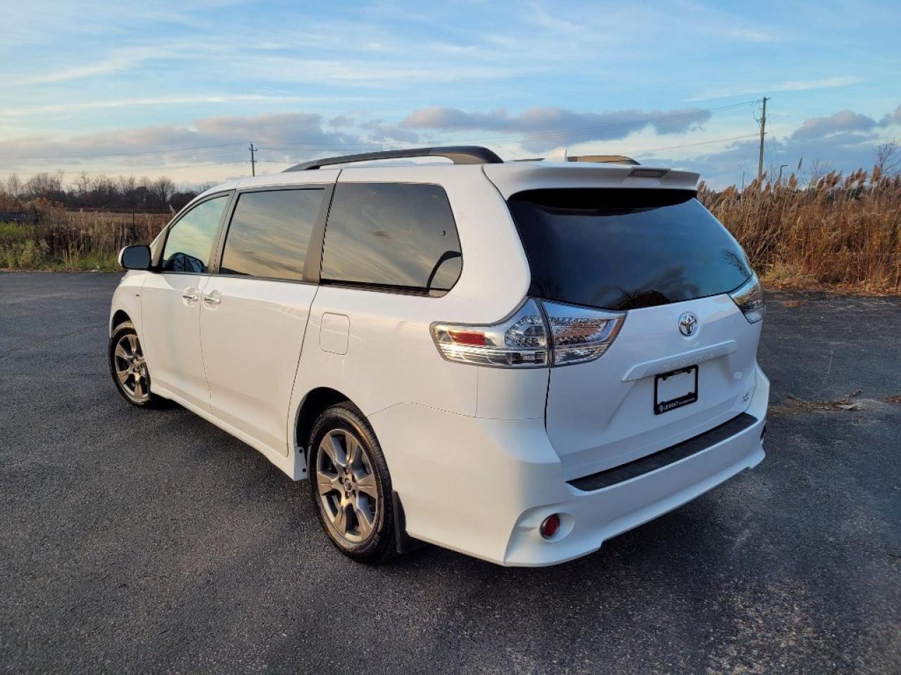 2020 Toyota Sienna SE 7-Passenger AWD Photo