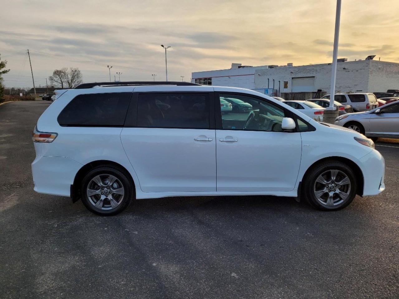 2020 Toyota Sienna SE 7-Passenger AWD Photo