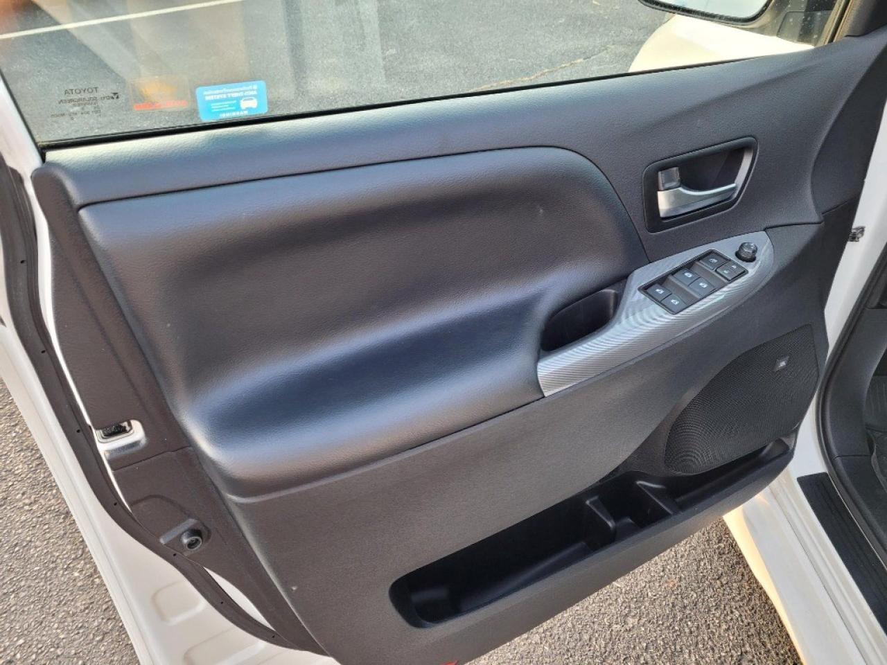 2020 Toyota Sienna SE 7-Passenger AWD Photo