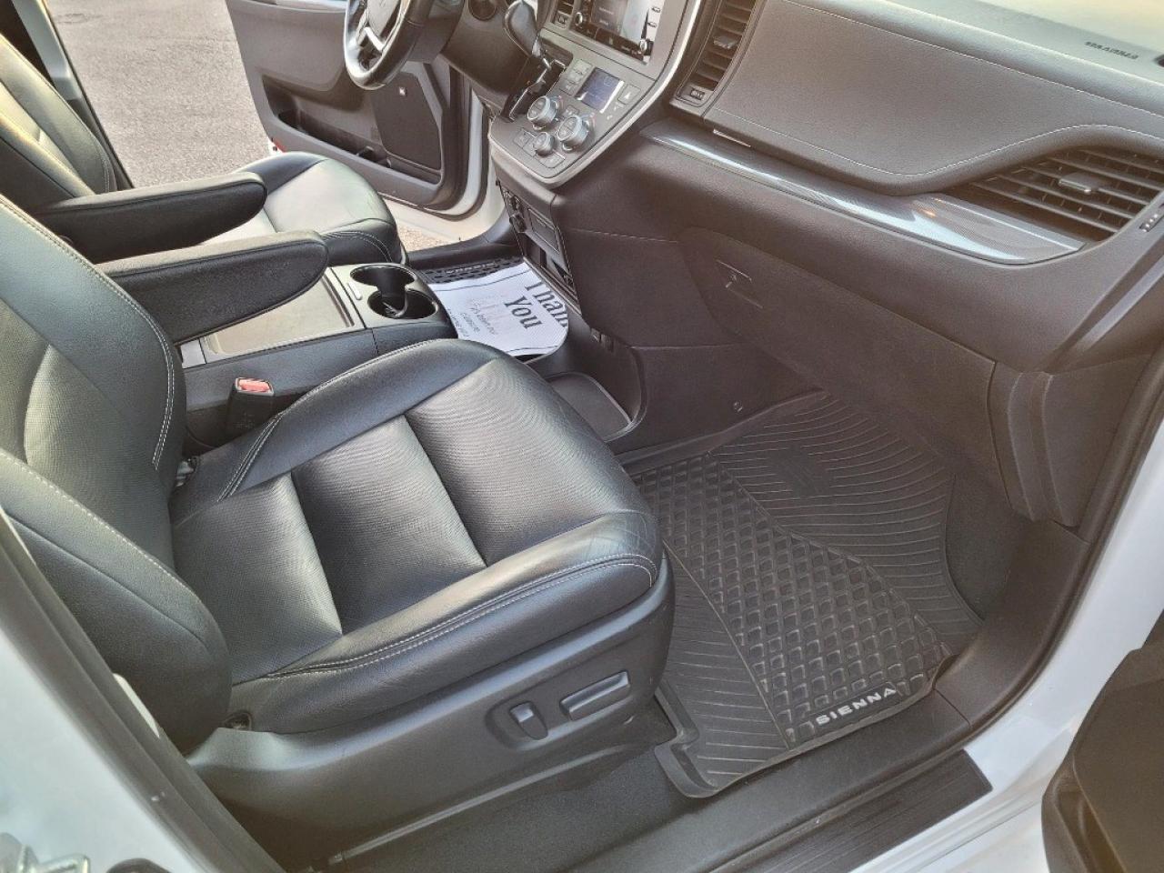 2020 Toyota Sienna SE 7-Passenger AWD Photo