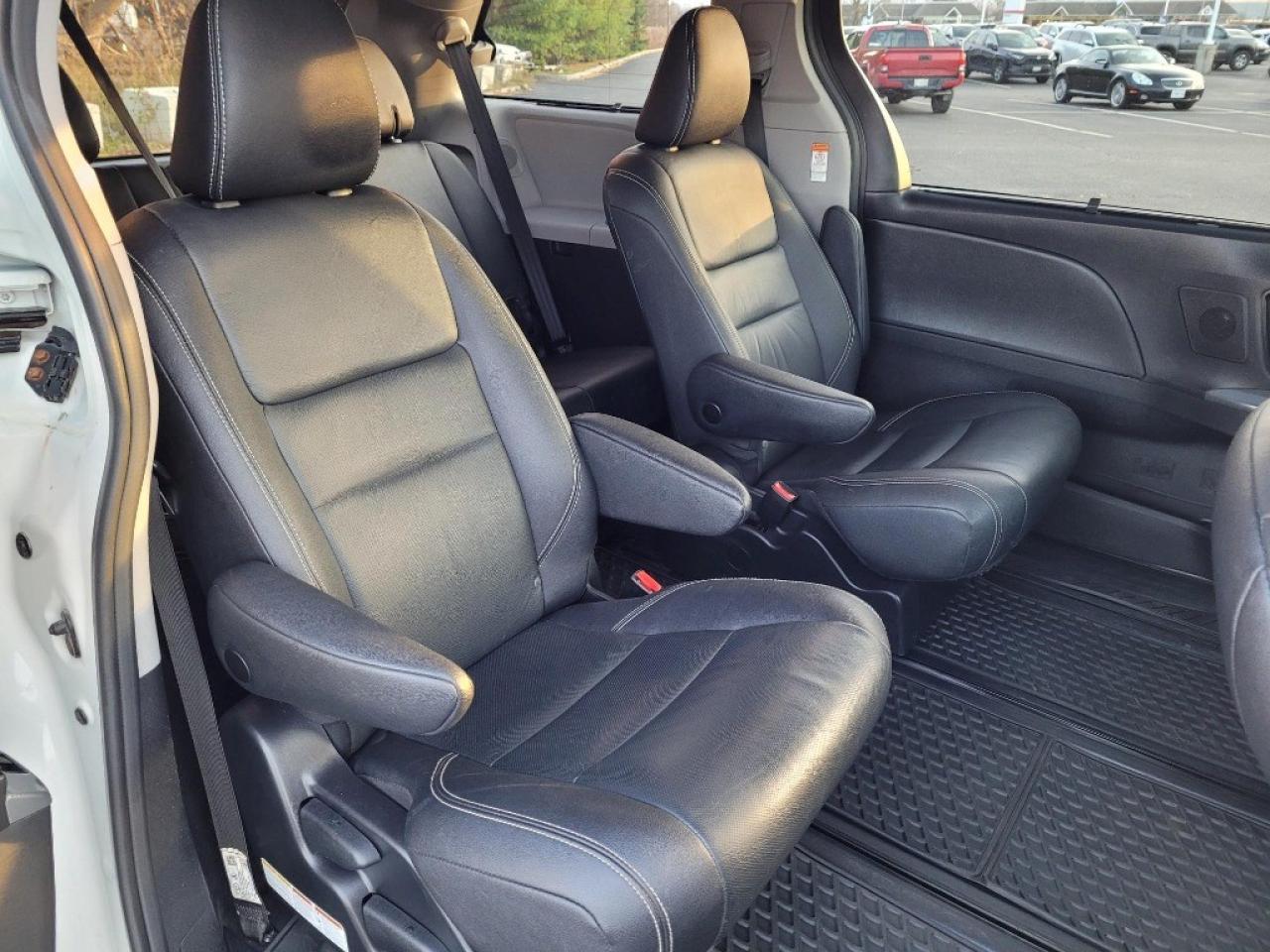 2020 Toyota Sienna SE 7-Passenger AWD Photo