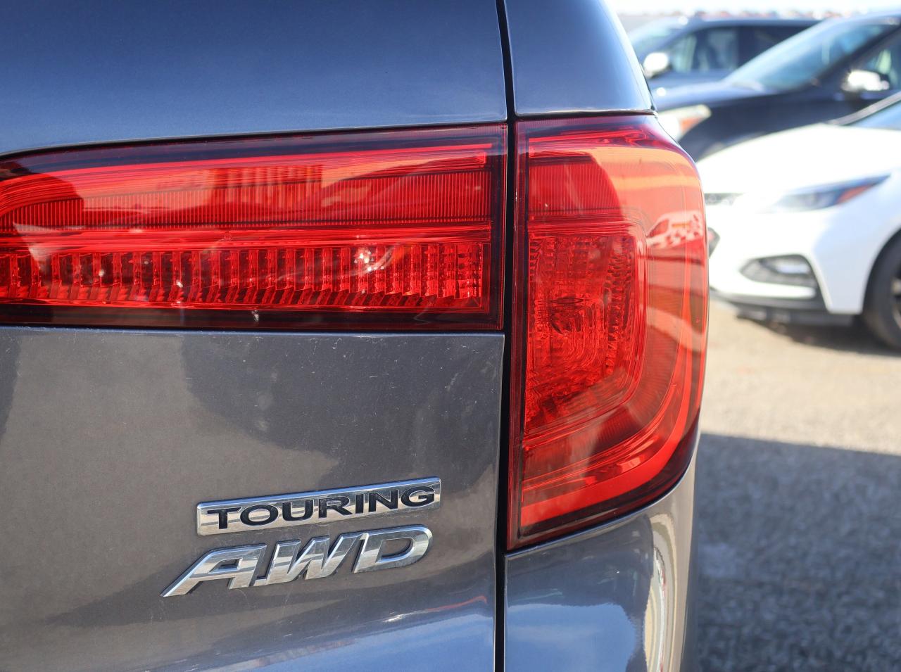 2018 Honda Pilot Touring | Panoramic Roof | Photo