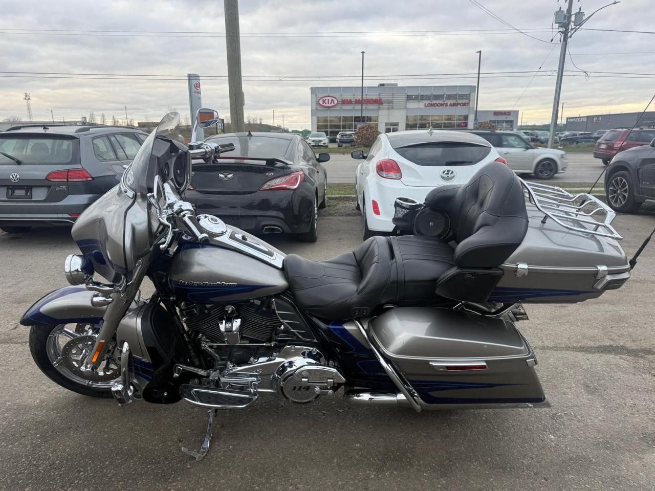 2017 Harley-Davidson CVO Limited SCREAMIN EAGLE, ELECTRA, LIGHT DAMAGE, AS IS - Photo #2