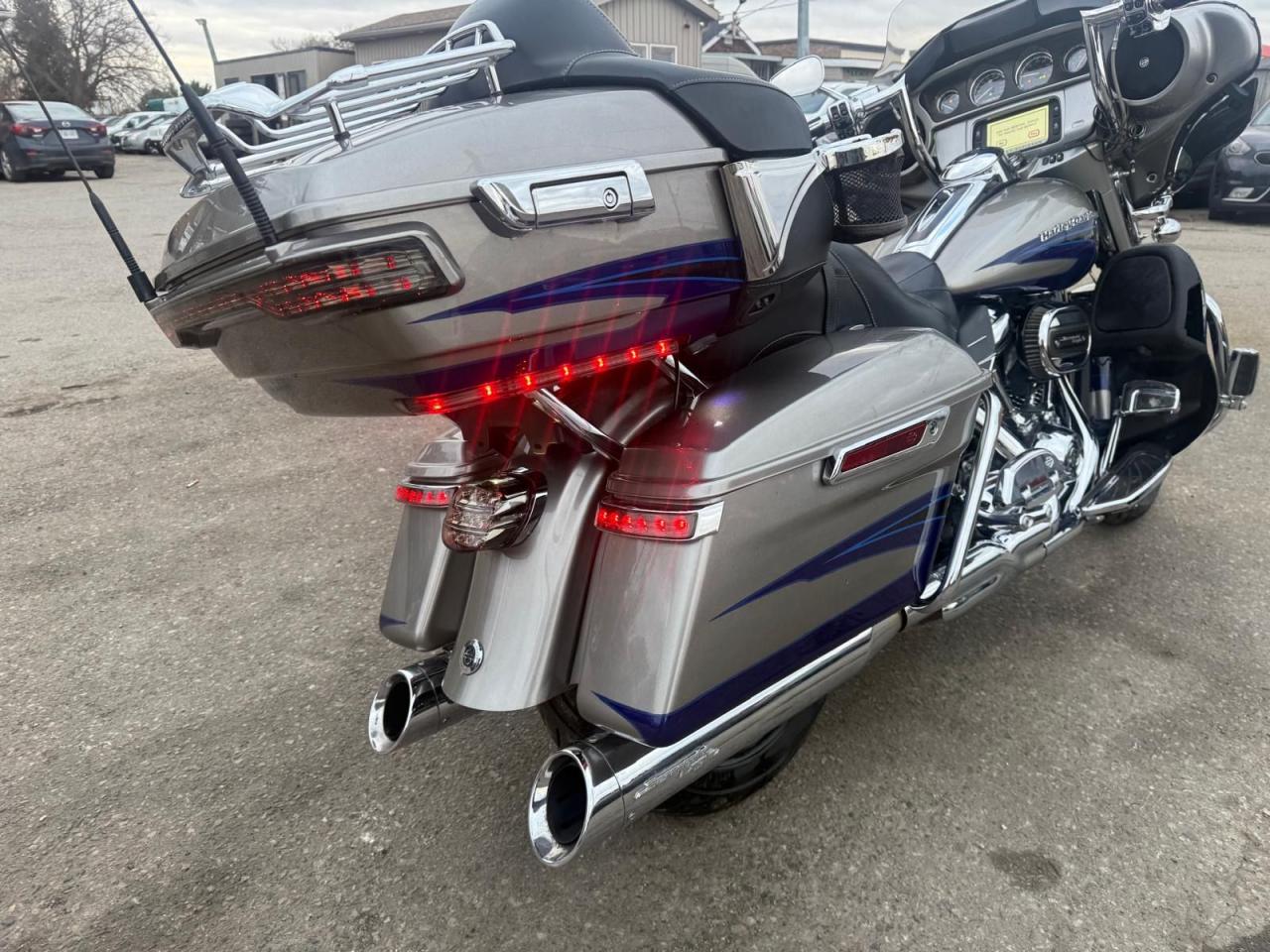 2017 Harley-Davidson CVO Limited SCREAMIN EAGLE, ELECTRA, LIGHT DAMAGE, AS IS Photo2