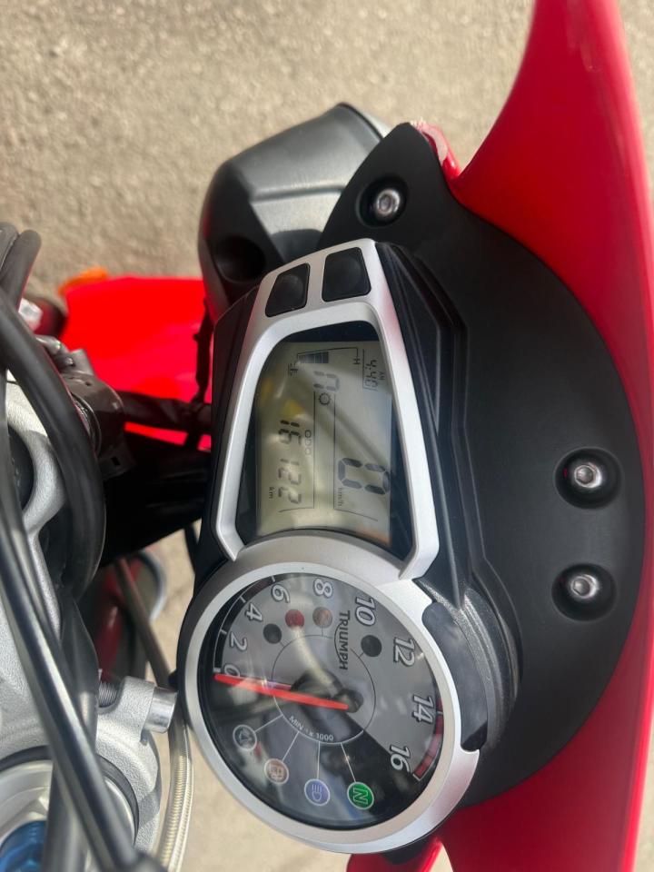 2012 Triumph Speed Triple R STREET FIGHTER, SPORT BIKE, 3 CYL, LIGHT DAMAGE - Photo #12