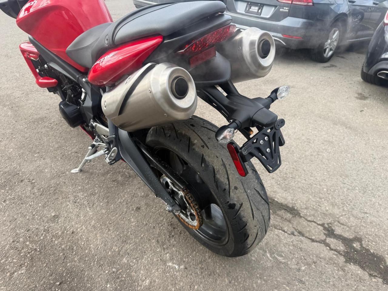 2012 Triumph Speed Triple R STREET FIGHTER, SPORT BIKE, 3 CYL, LIGHT DAMAGE - Photo #3