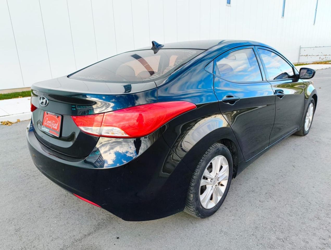 2013 Hyundai Elantra SE 2dr Coupe Automatic Photo