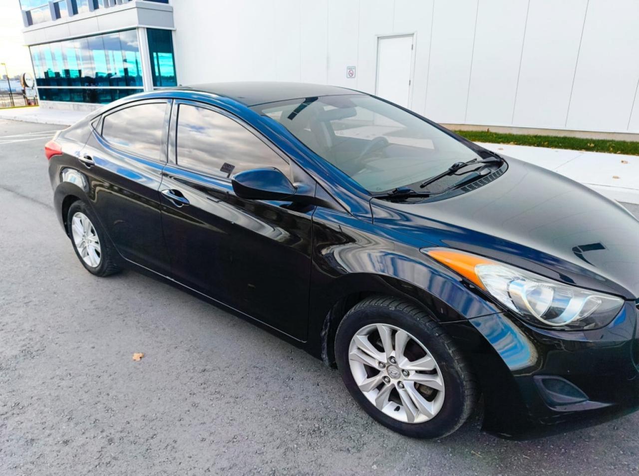 2013 Hyundai Elantra SE 2dr Coupe Automatic Photo2