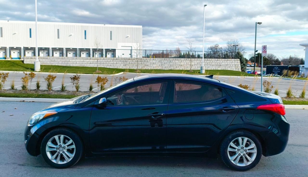 2013 Hyundai Elantra SE 2dr Coupe Automatic Photo