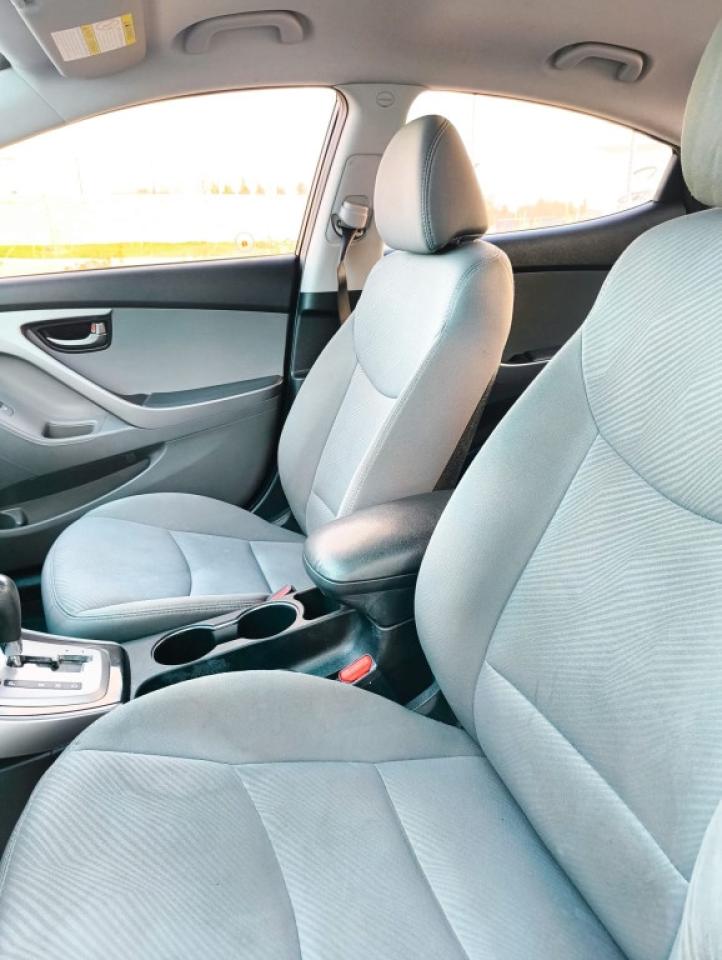 2013 Hyundai Elantra SE 2dr Coupe Automatic Photo