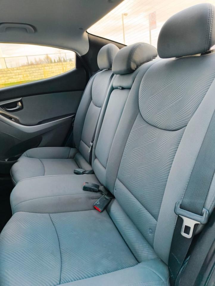 2013 Hyundai Elantra SE 2dr Coupe Automatic Photo