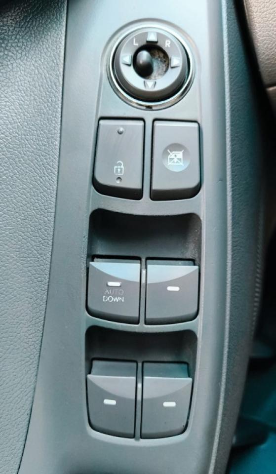 2013 Hyundai Elantra SE 2dr Coupe Automatic Photo