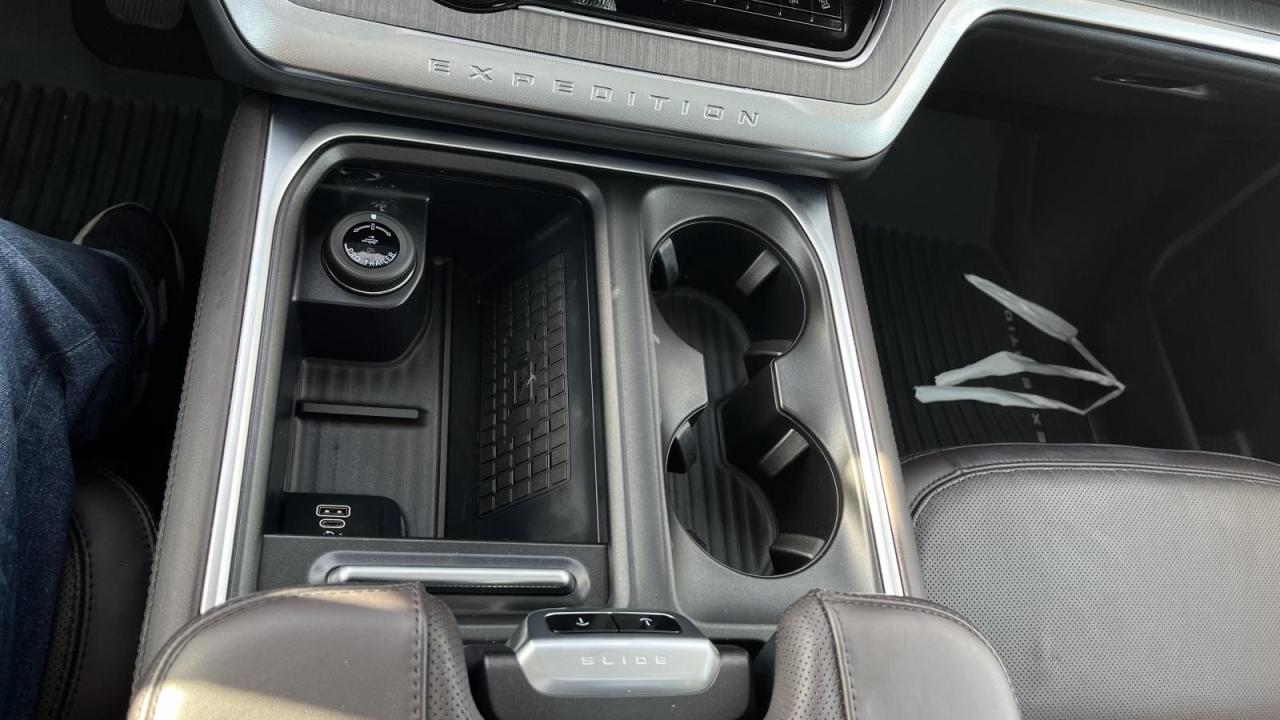 2025 Ford Expedition Platinum Max Photo