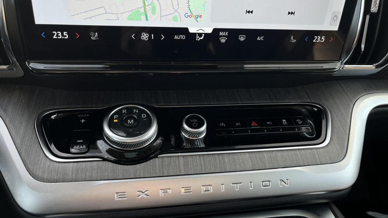 2025 Ford Expedition Platinum Max Photo